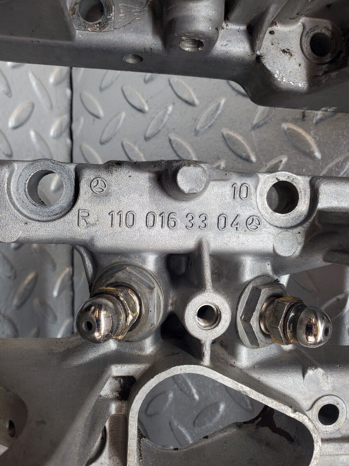 44307 Mercedes-Benz W123 280E Camshaft Bearing Casing 1100163304