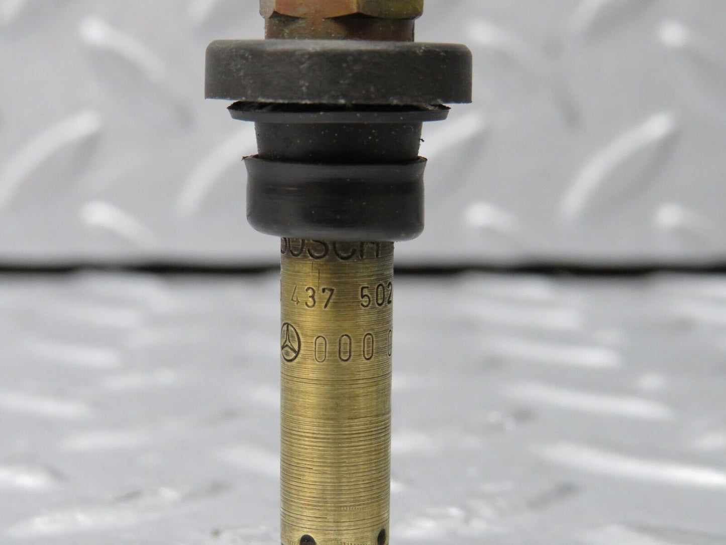 38902 Mercedes-Benz W201 190E 2.6L Fuel Injector Bosch 0000785623 0437502047