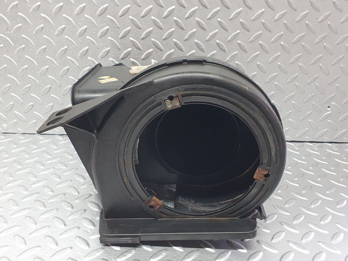 42136 Mercedes-Benz W123 280E Heater Blower Housing Behr 1238300008