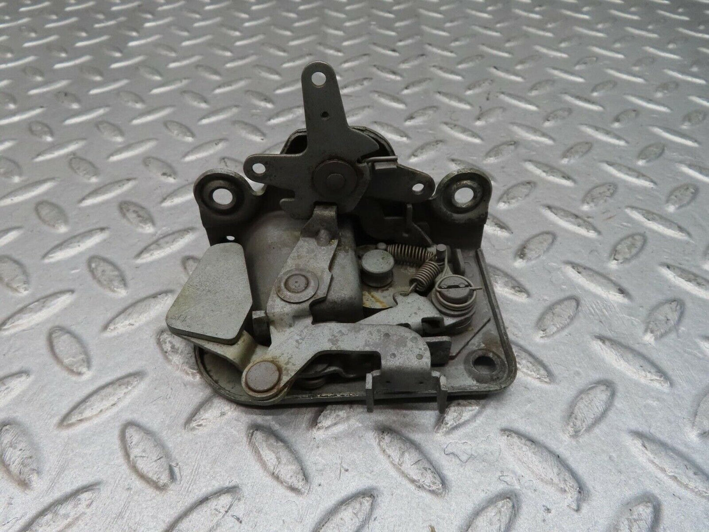 12349 Mercedes-Benz W108 280SE 3.5 Front Right Door Lock Mechanism