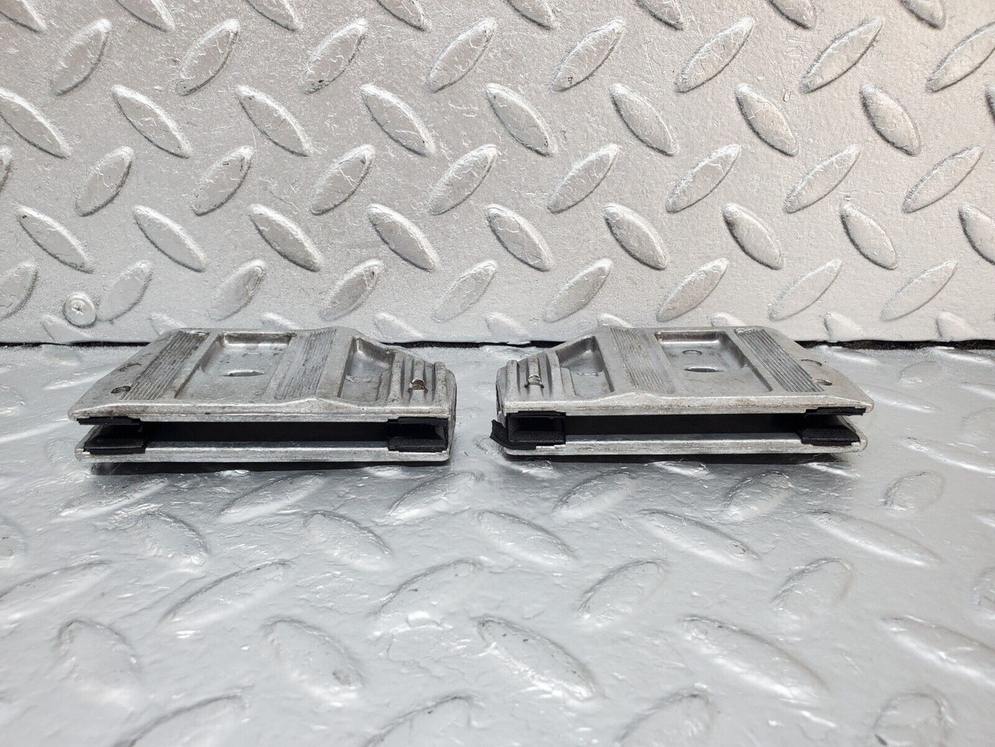 45024 Mercedes-Benz R129 300SL Coupe Door Window Guide Bracket 1247250132 1247250232