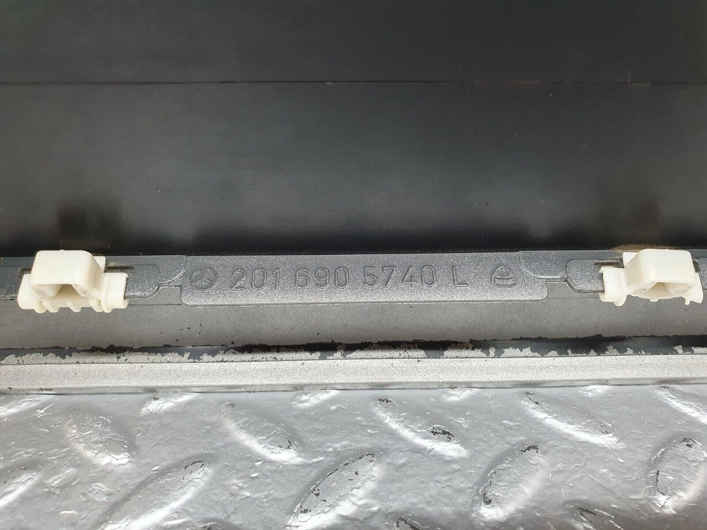 42873 Mercedes-Benz W201 190 Rear Left Door Moulding Trim 2016905740