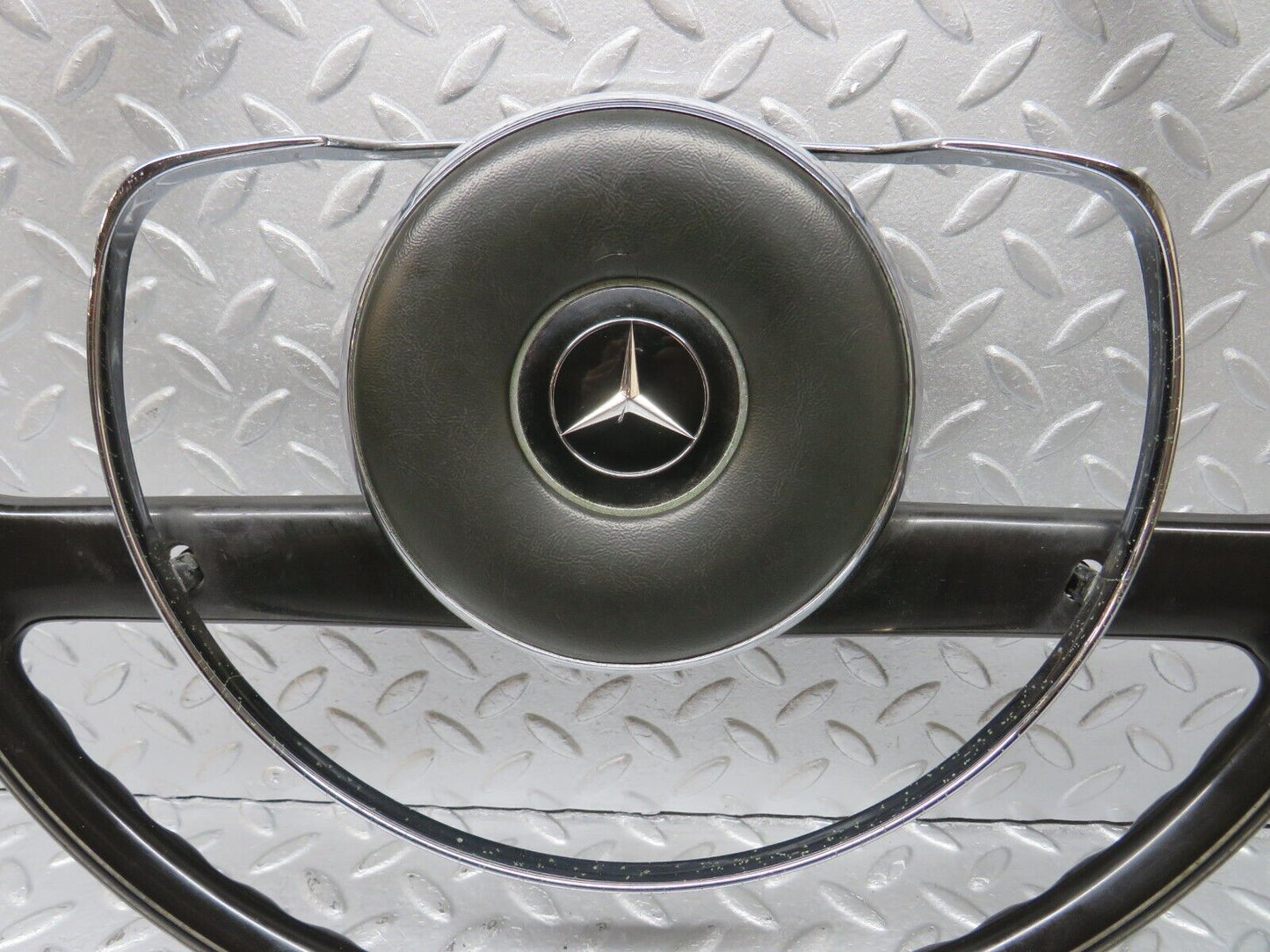 40292 Mercedes-Benz W110 230 Steering Wheel