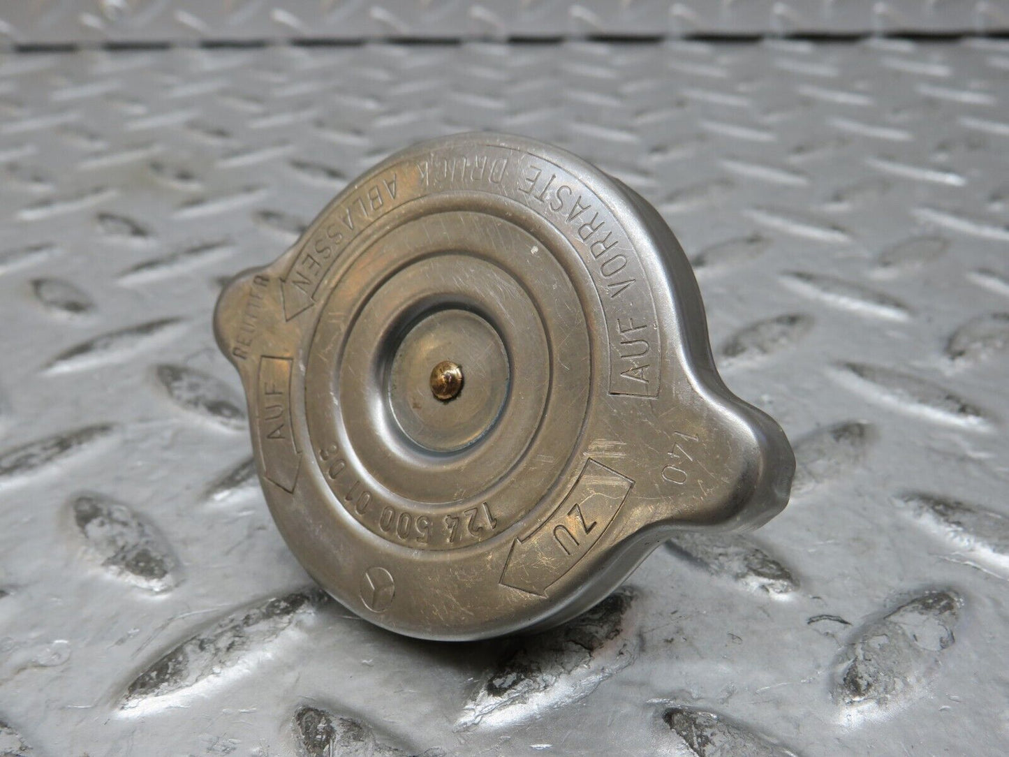 27863 Mercedes-Benz W123 280E Radiator Cap 1245000106