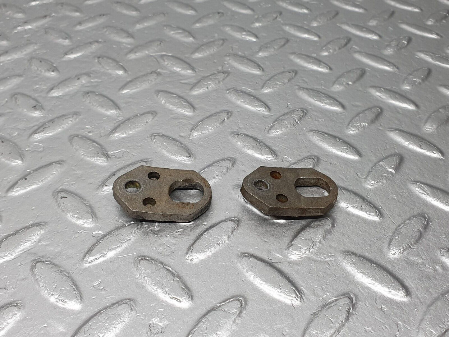 41360 Mercedes-Benz W116 350SE Fuel Injector Bracket Holder 2X