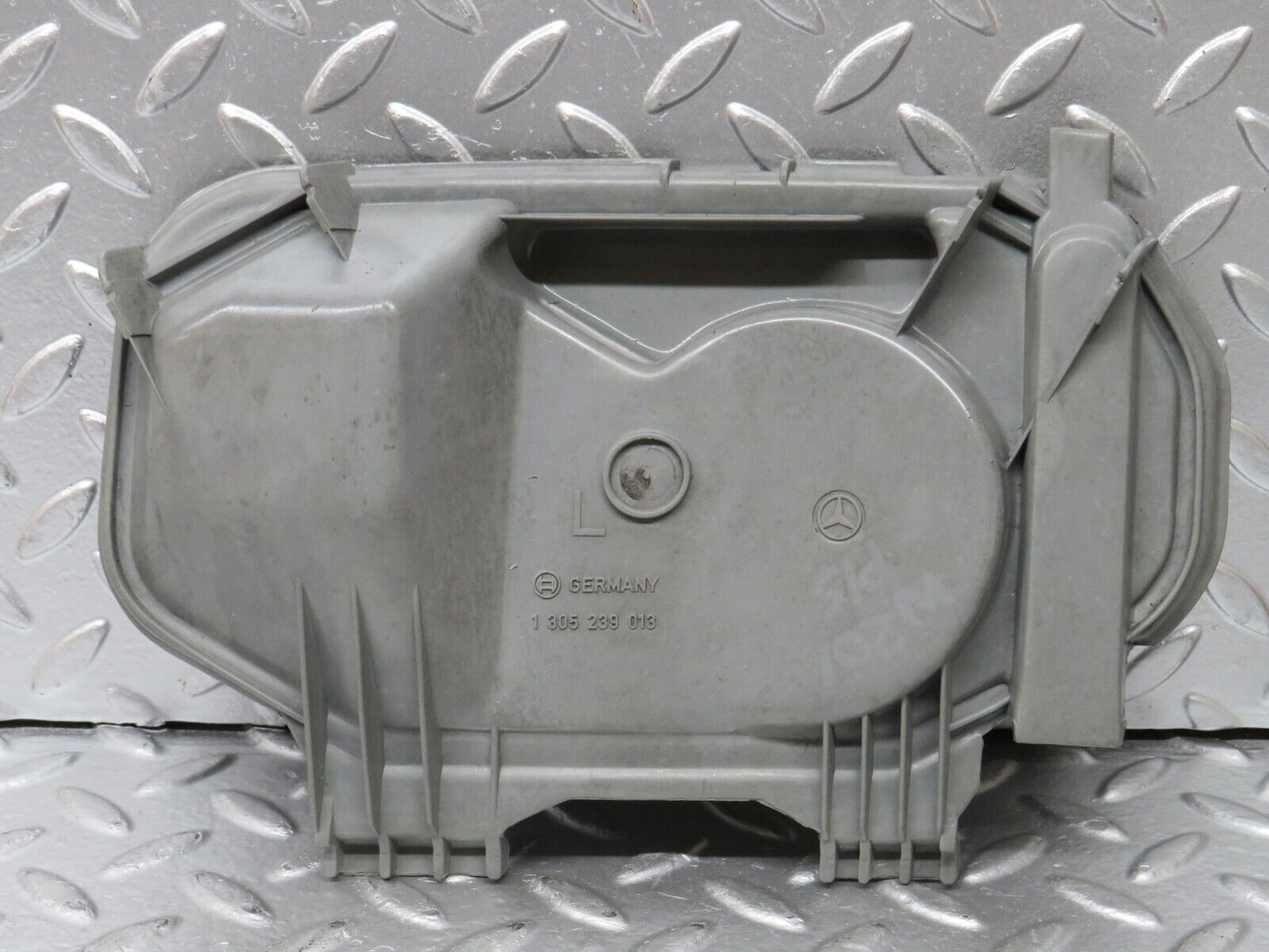 25157 Mercedes-Benz W201 190D Headlight Back Cover Bosch 1305239013