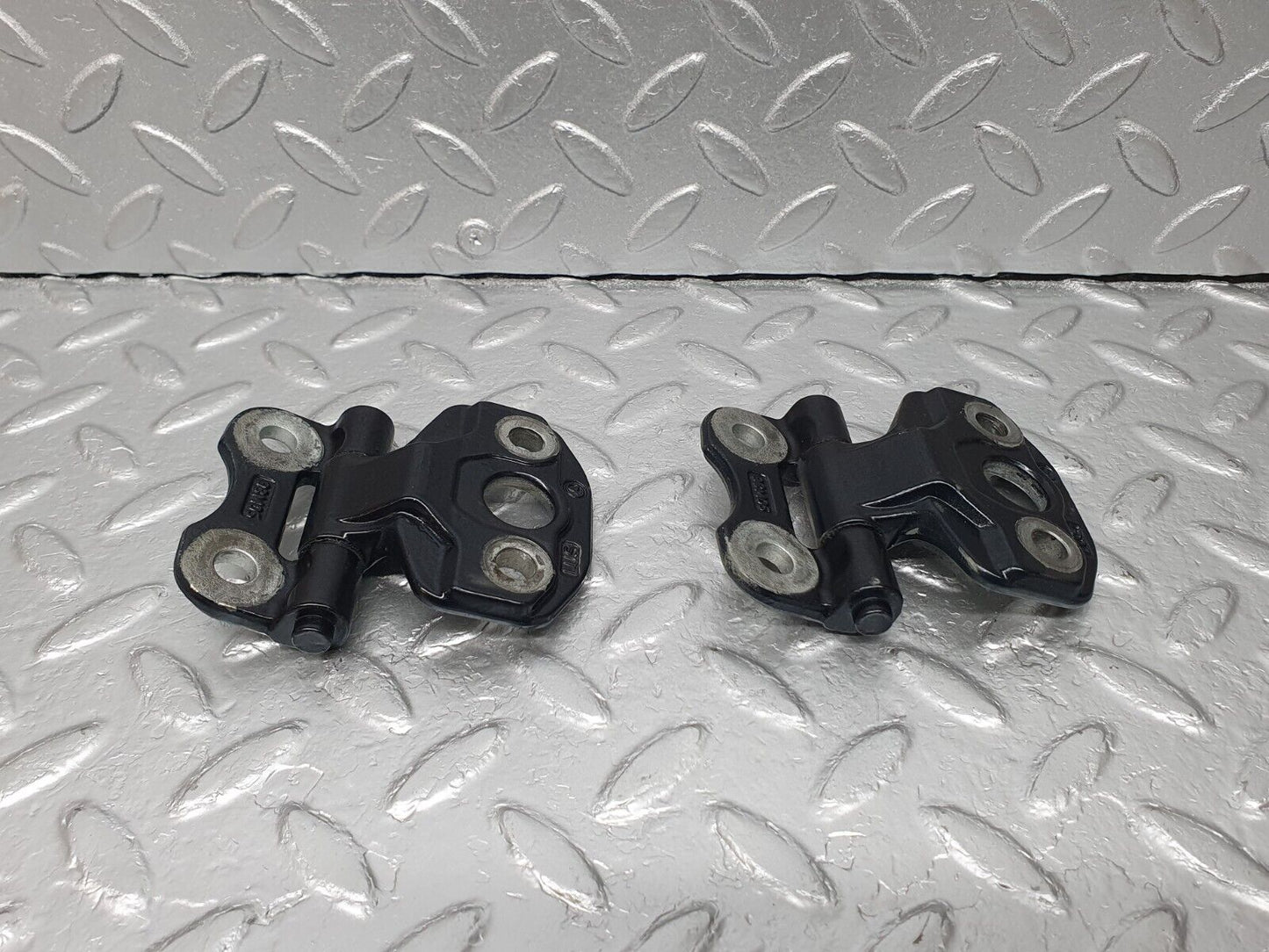 41867 Mercedes-Benz W202 C200 Front Door Hinge Left