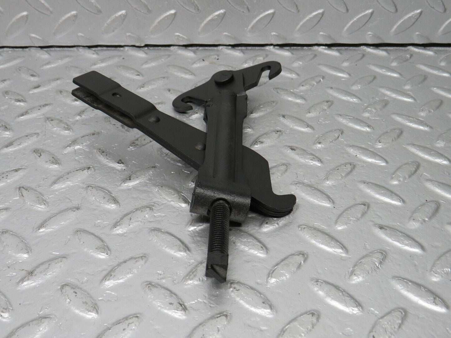 40544 Mercedes-Benz W123 300D Handbrake Adjusting Handbrake Regulator