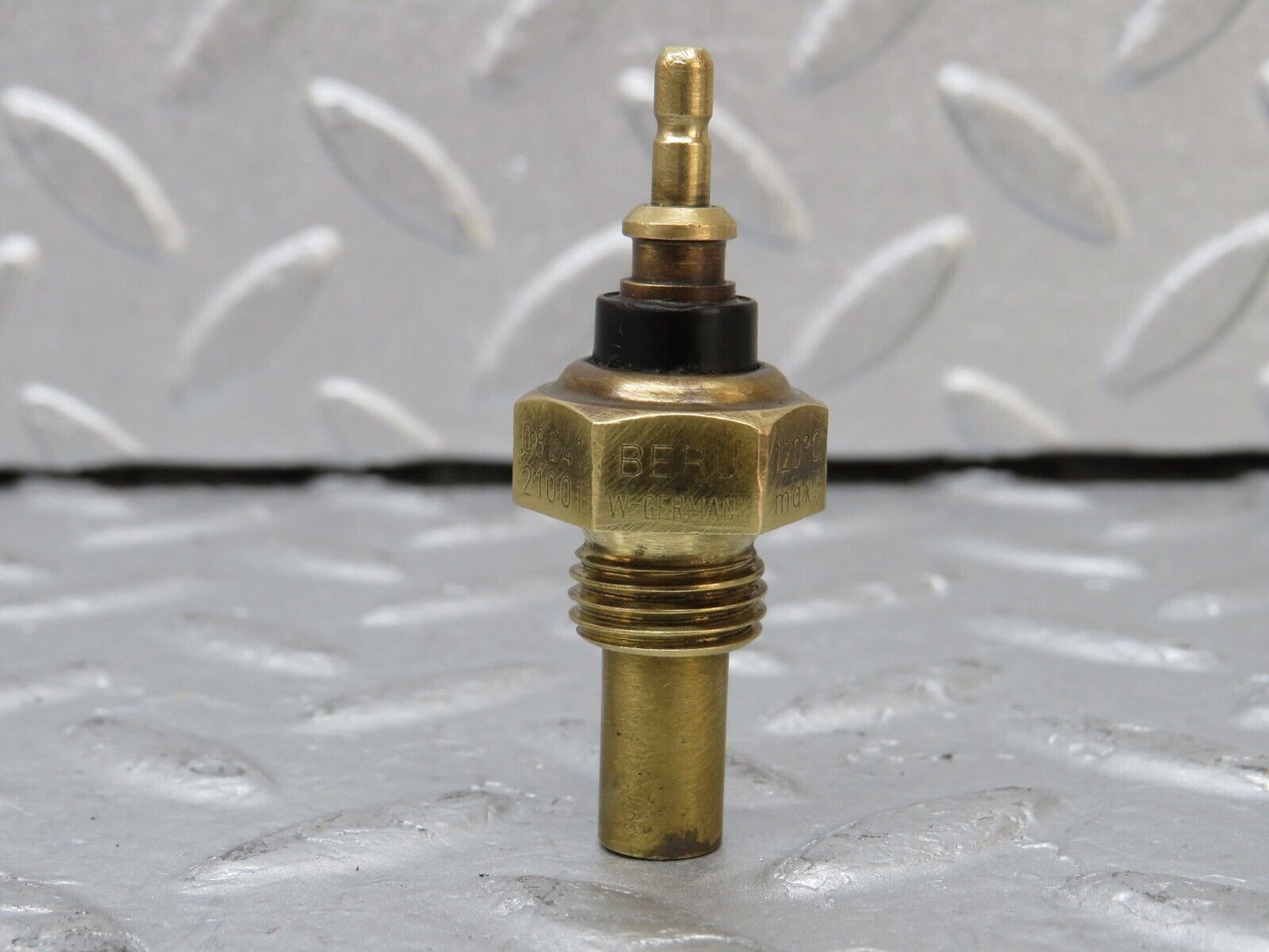 35790 Mercedes-Benz R107 280SL Coolant Temperature Sensor Beru 0055422617