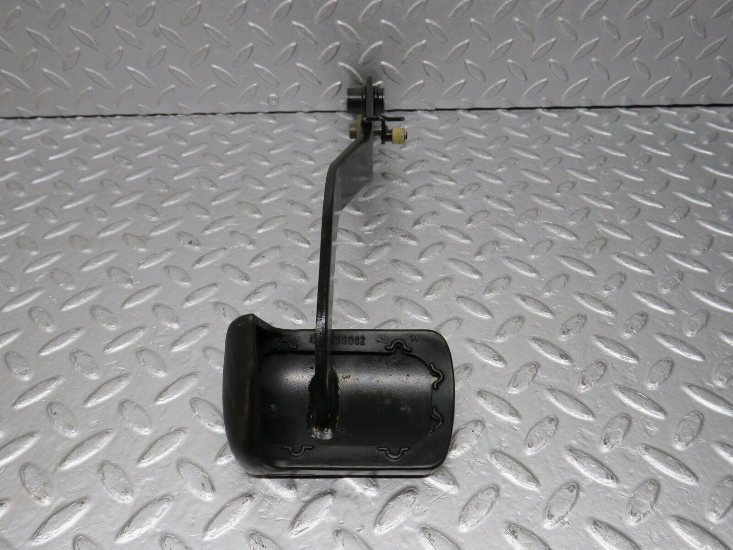 39449 Mercedes-Benz R129 320SL Coupe Brake Pedal With Rubber 1232910082