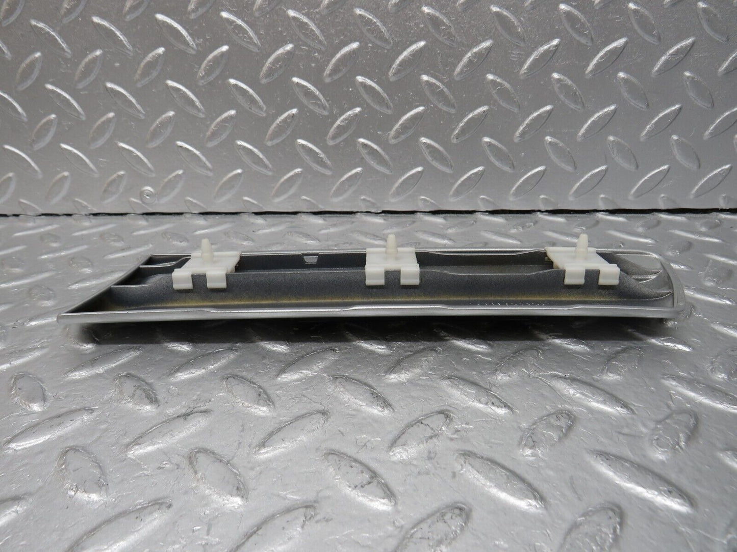 34718 Mercedes-Benz W210 320E Front Left Fender Wing Centre Moulding Trim 210690018
