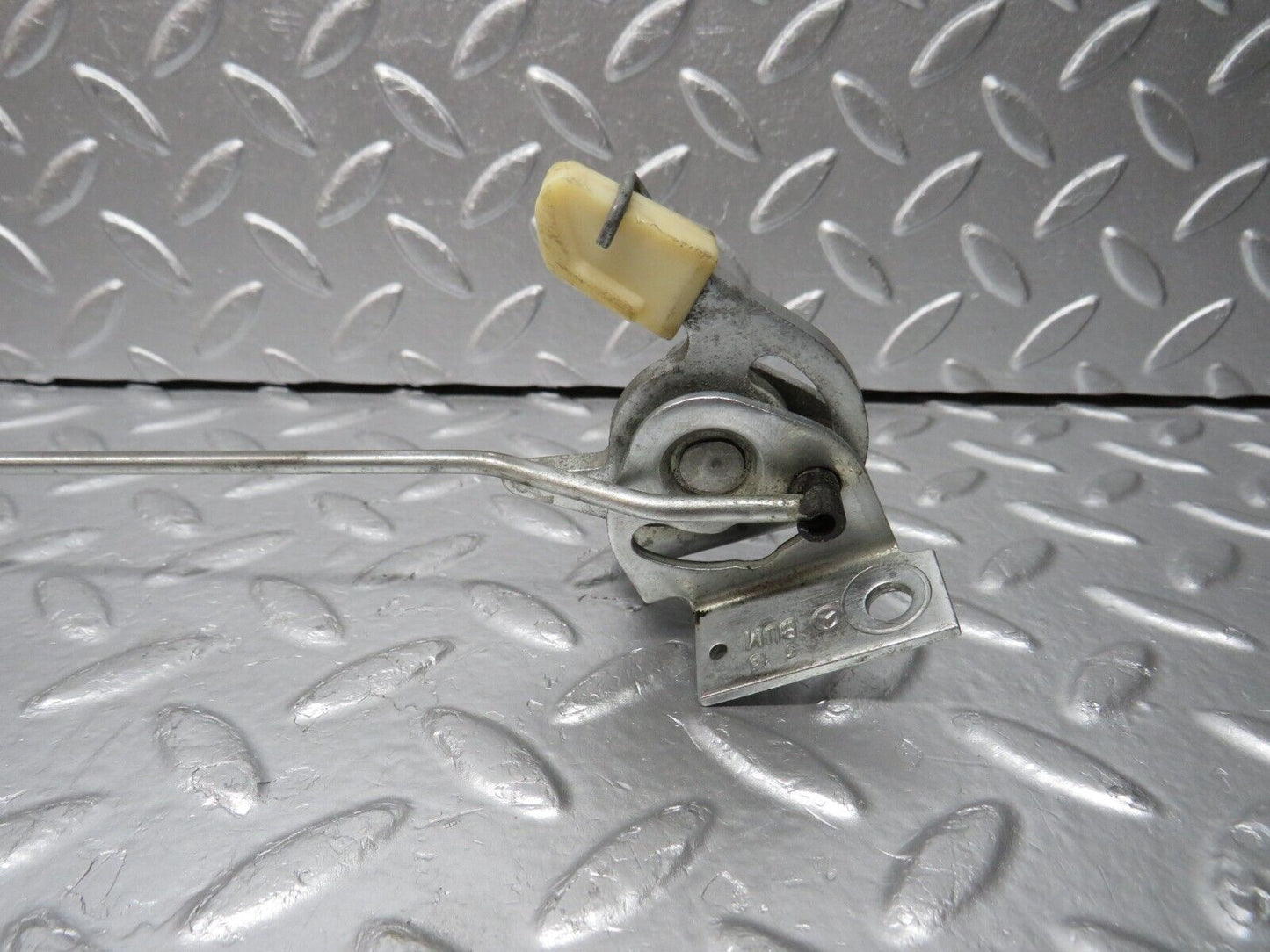 31408 Mercedes-Benz S124 220TE Wagon Rear Right Seat Bench Locking Mechanism