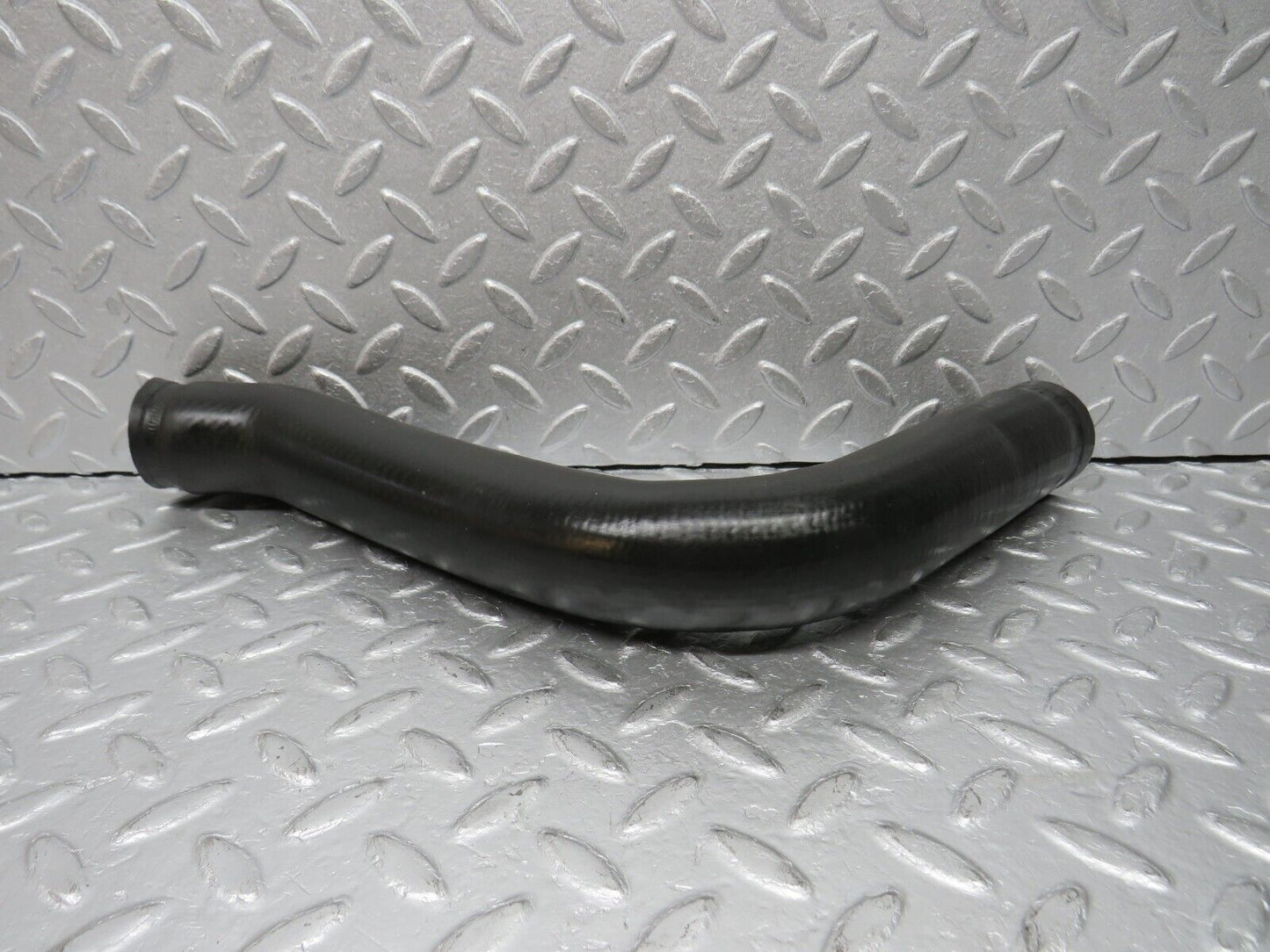 39179 Mercedes-Benz R107 500SL Lower Radiator Hose Pipe 1075011482