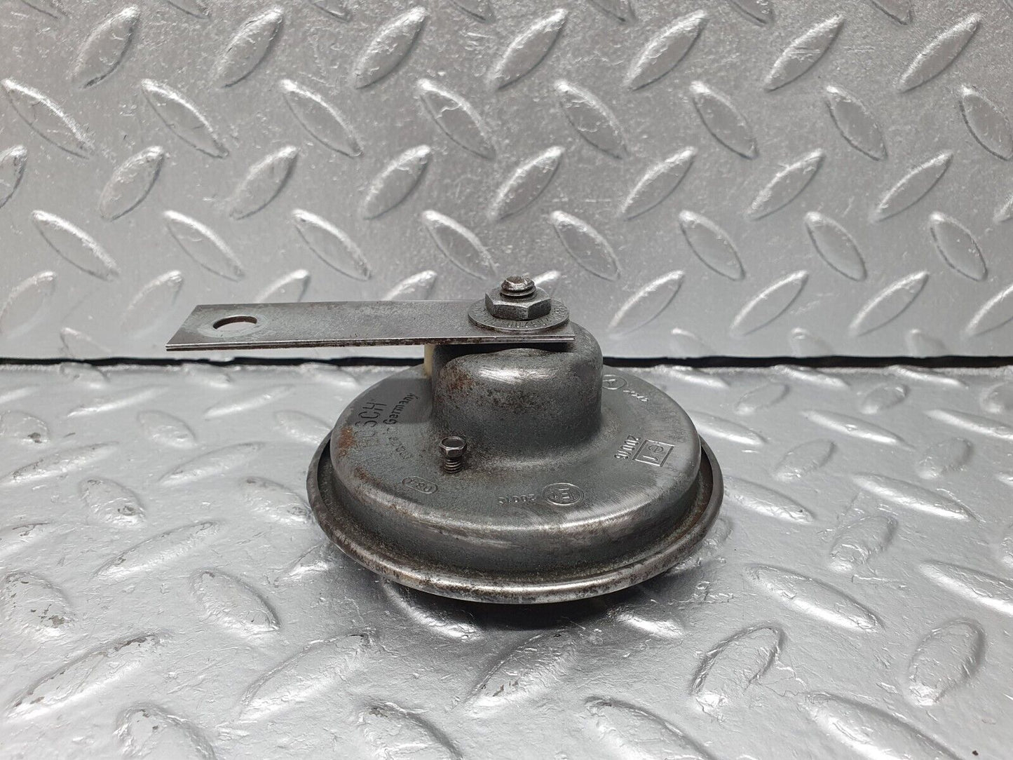 40745 Mercedes-Benz W123 300D Horn Bosch 20016 0035423820