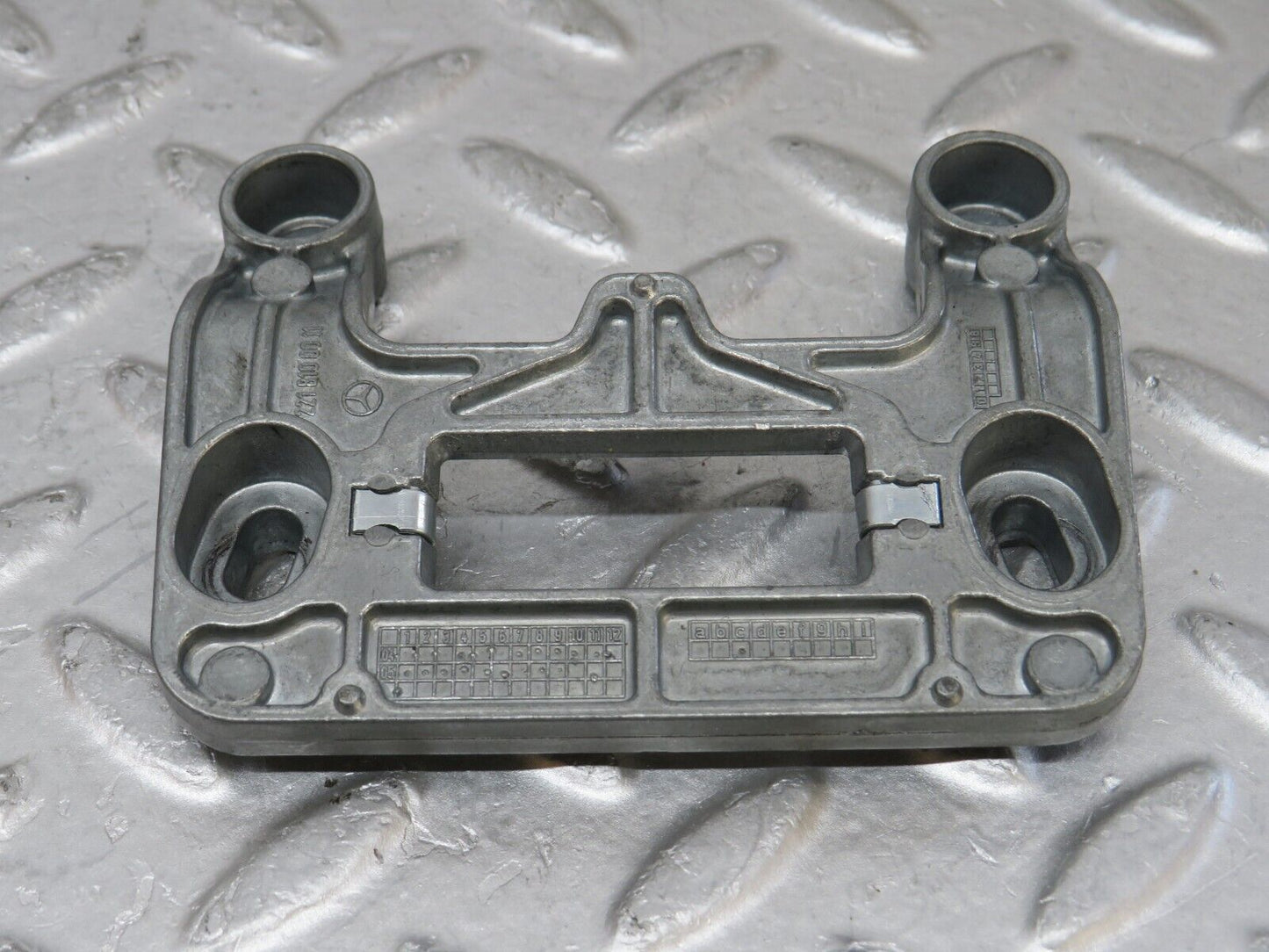 35176 Mercedes-Benz W221 Rear View Mirror Bracket 2218100011