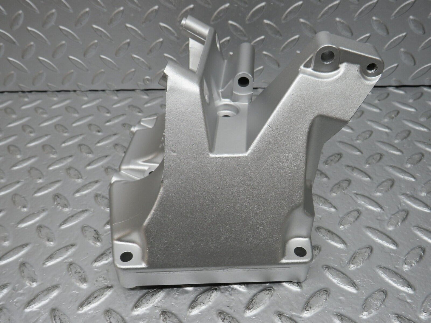 32662 Mercedes-Benz S124 300TE Wagon Power Steering Pump Bracket 1264660641
