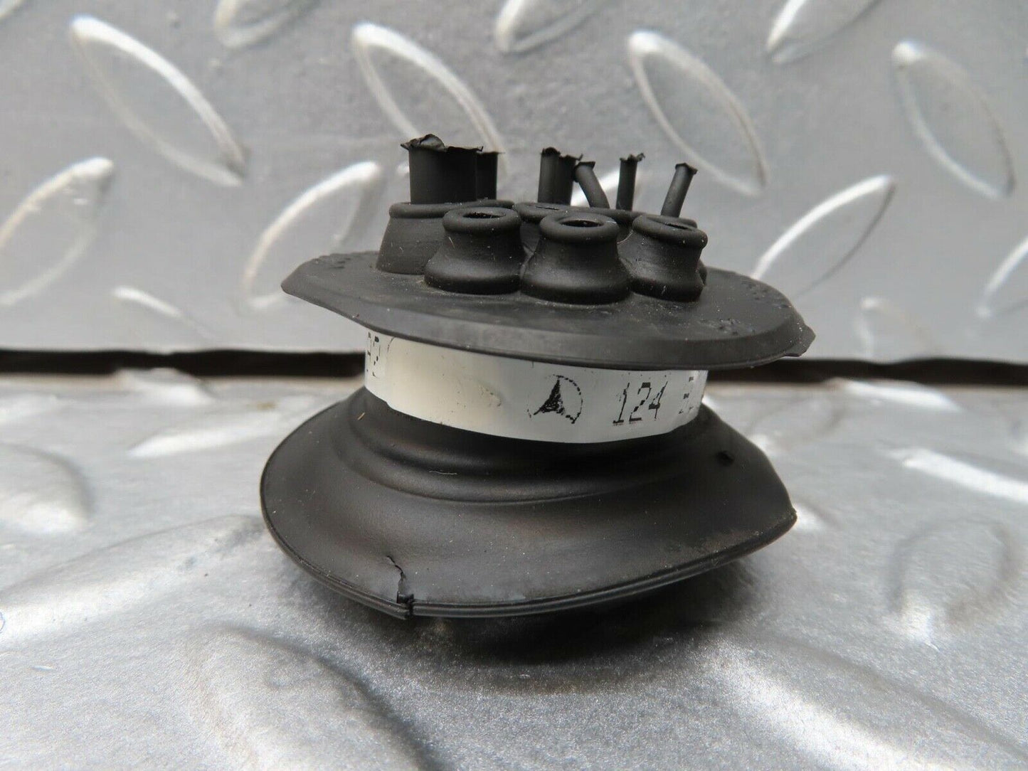 16477 Mercedes-Benz W124 260E Firewall Rubber Grommet 0089971781
