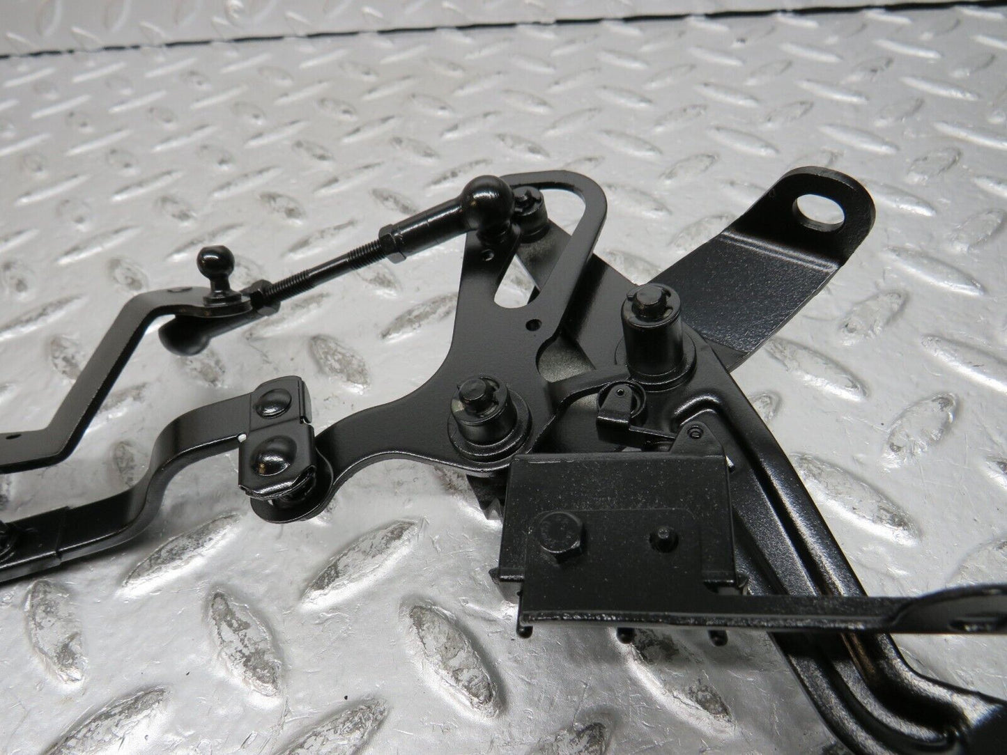 31993 Mercedes-Benz W123 230E Throttle Linkage