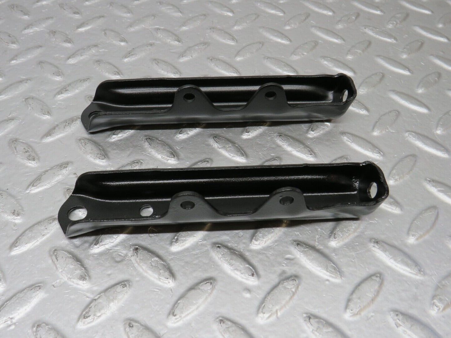 38926 Mercedes-Benz W201 190E 2.6L Air Intake Manifold Bracket