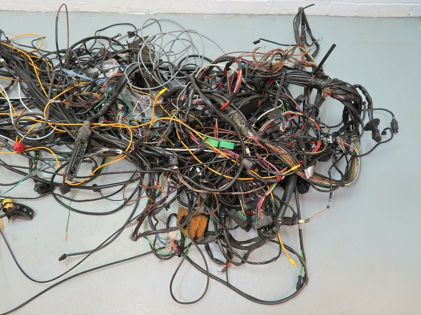 5942 Mercedes-Benz W124 230E Engine Chassis Body Wire Wiring Harness