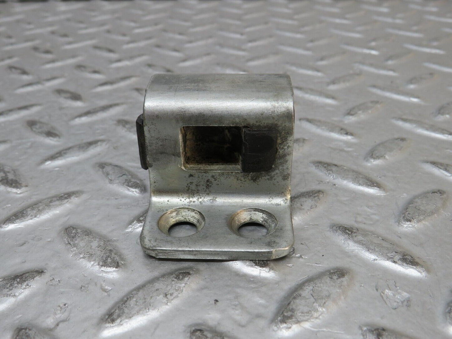 28814 Mercedes-Benz W123 230E Door Lock Latch Right Side