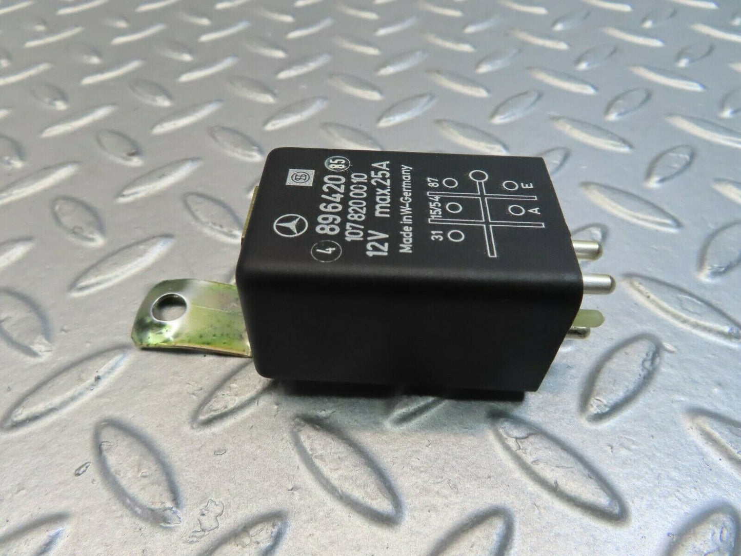 11484 Mercedes-Benz C123 230CE Coupe Rear Heated Window Relay 1078200010