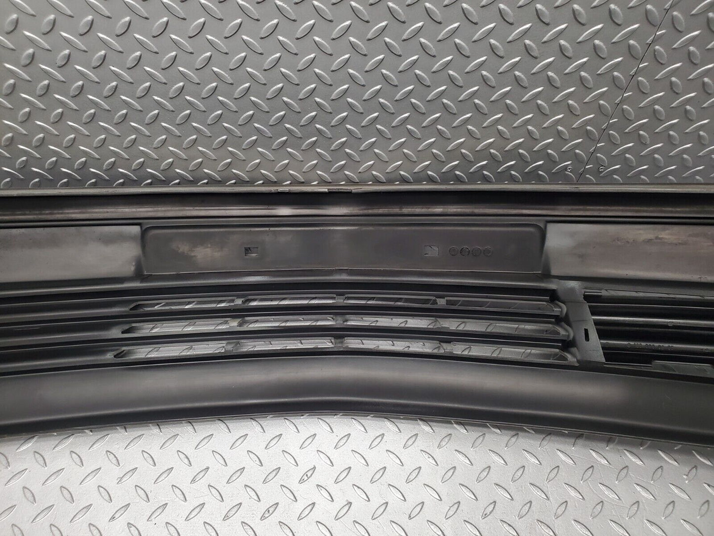 46099 Mercedes-Benz W126 420SE Front Bumper 1268802440 1268800205