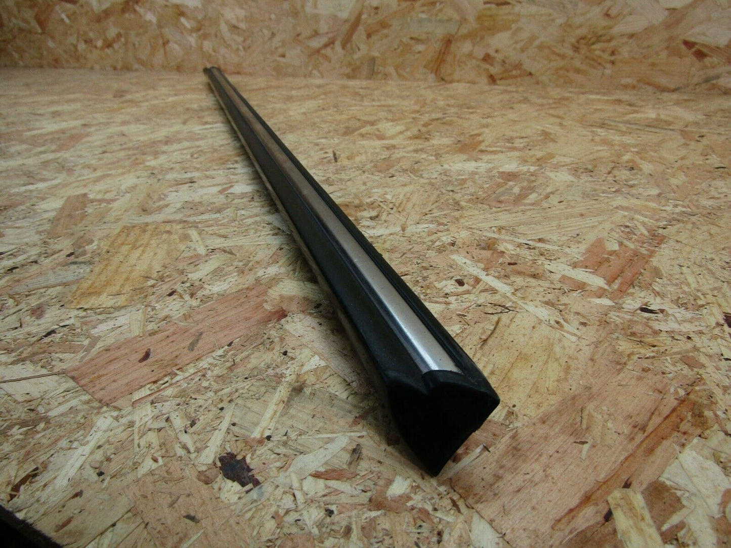 2171 Mercedes-Benz W116 350SE Front Right Door Centre Moulding Trim