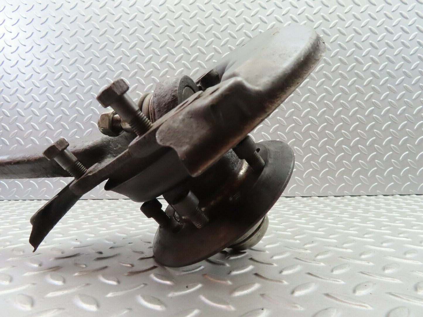 6028 Mercedes-Benz W123 200 Front Left Wheel Hub