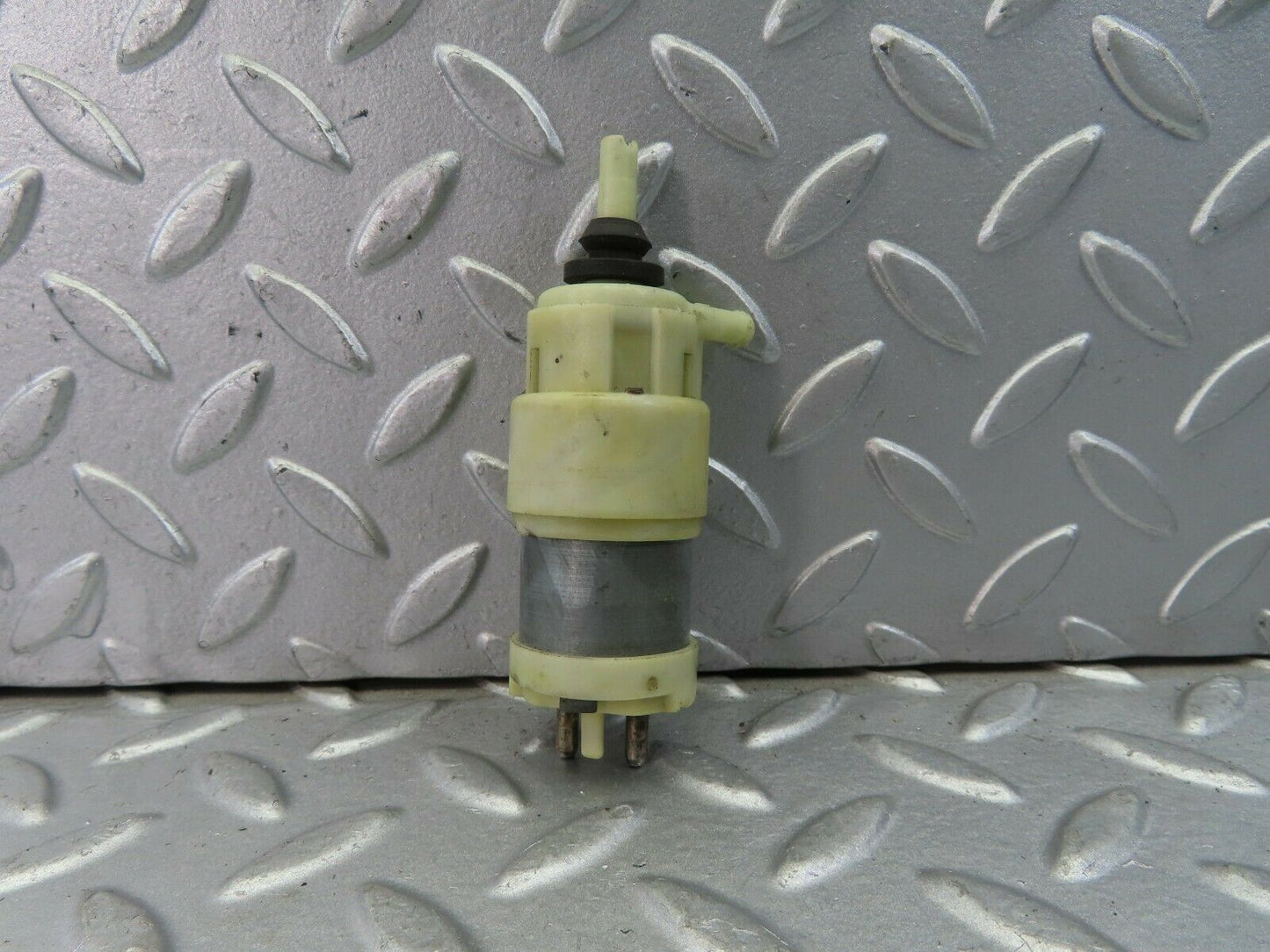 9229 Mercedes-Benz W123 Windscreen Washer Pump