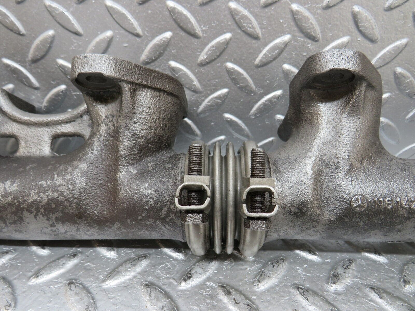 33127 Mercedes-Benz W126 380 V8 Exhaust Manifold Left 1161422302 1161422902