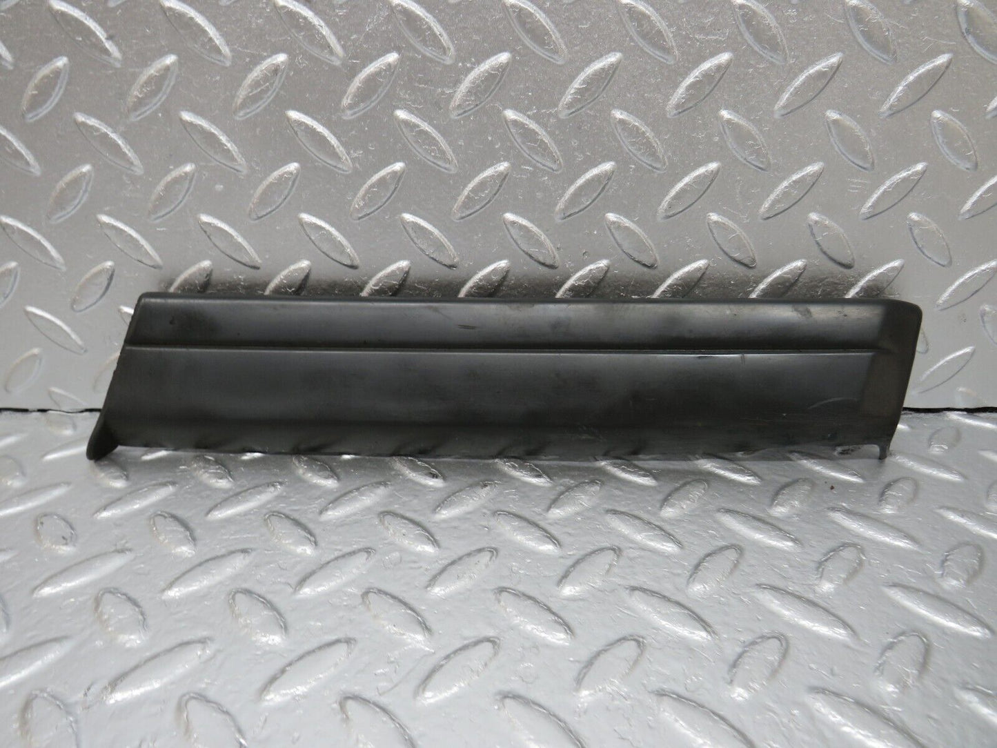 33994 Mercedes-Benz W124 260E Front Right Fender Wing Lower Moulding Trim