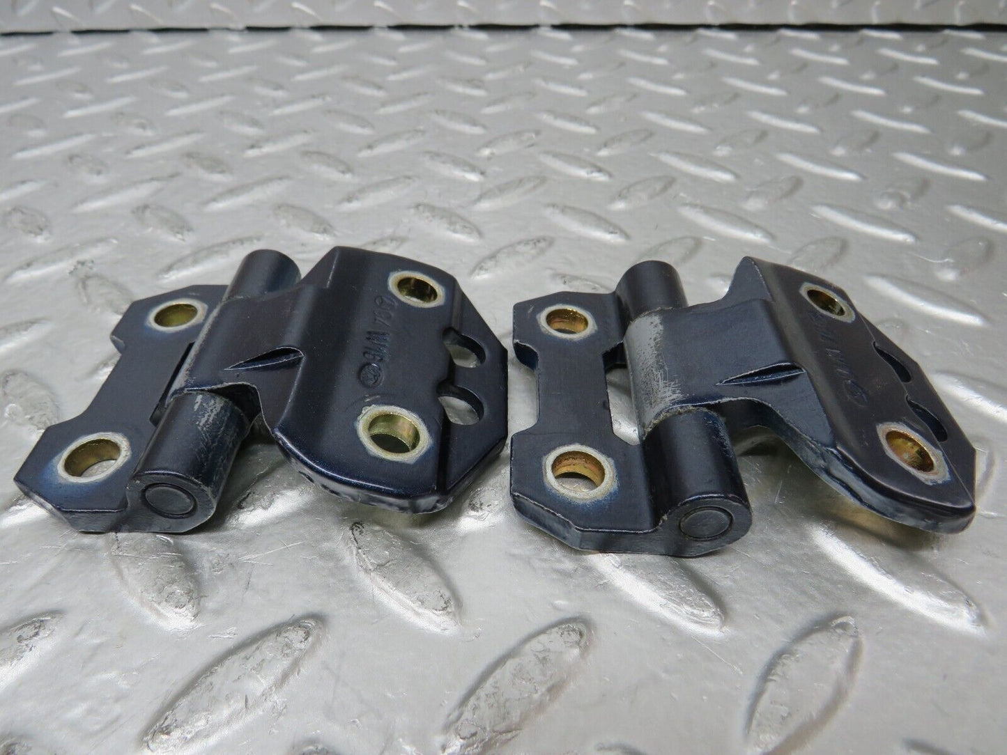 25879 Mercedes-Benz W124 280E Door Hinge Left Side