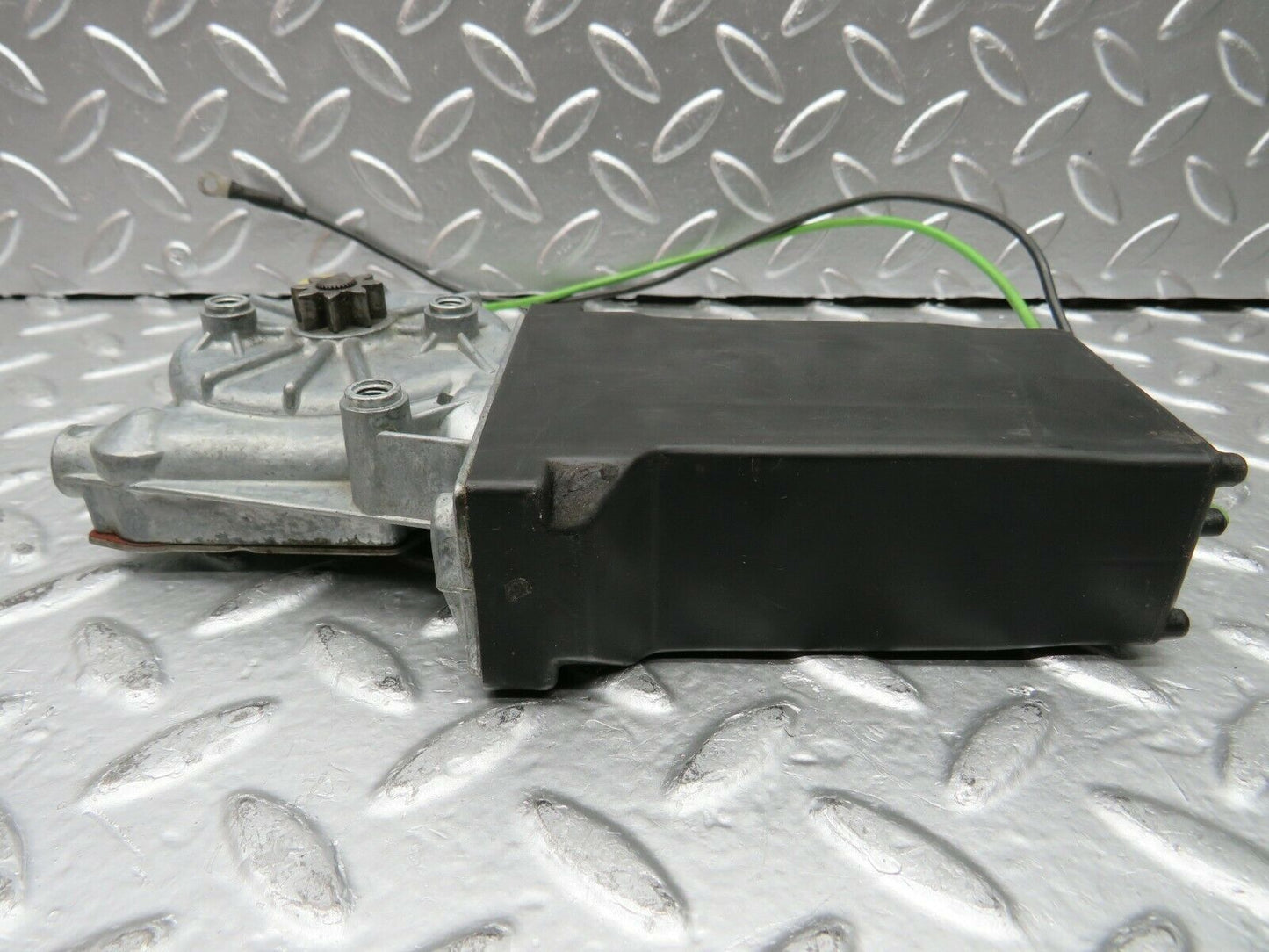22803 Mercedes-Benz C107 450SLC Rear Right Window Regulator Motor 0130820001