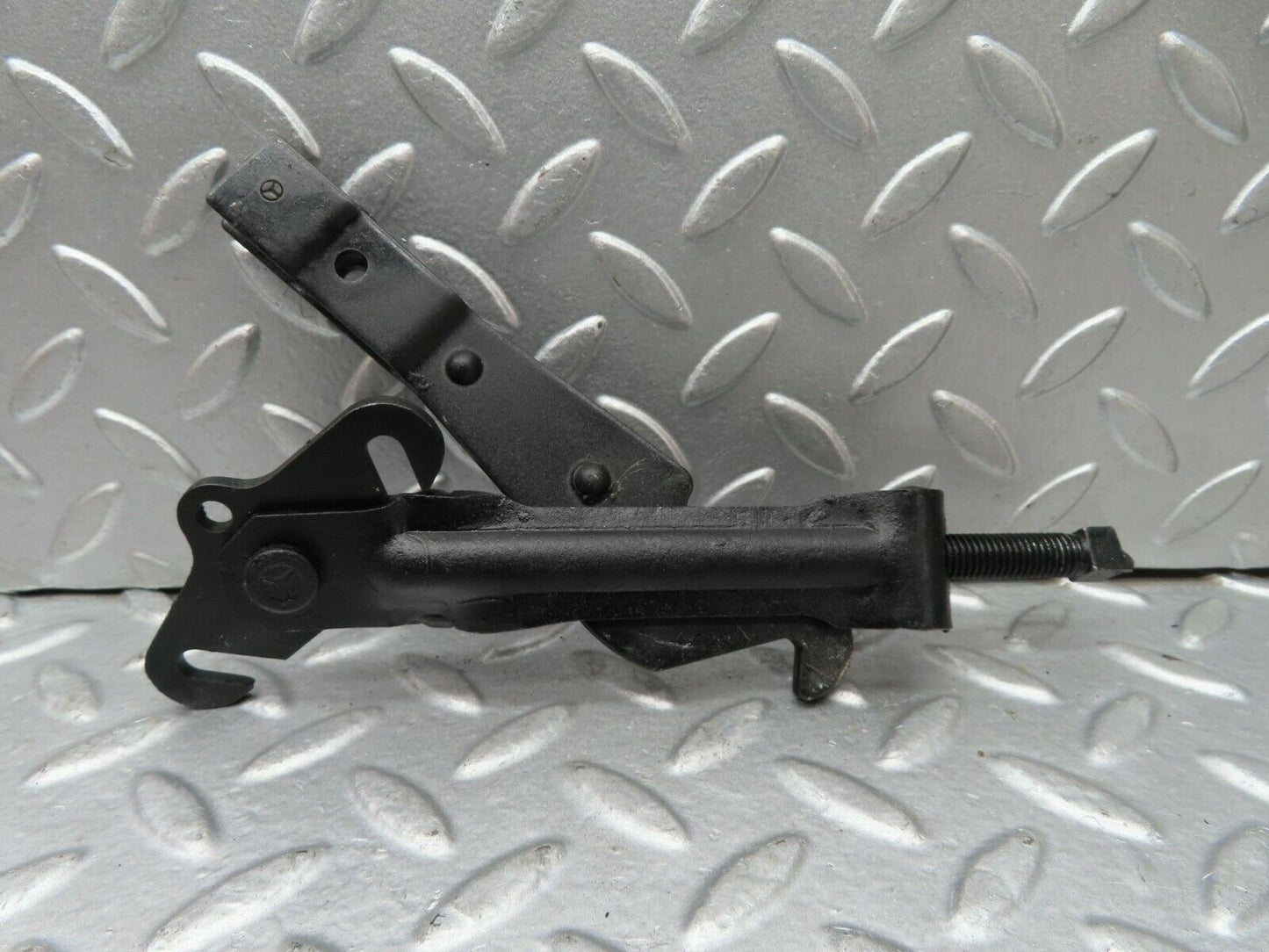 15256 Mercedes-Benz W123 230E Handbrake Regulator