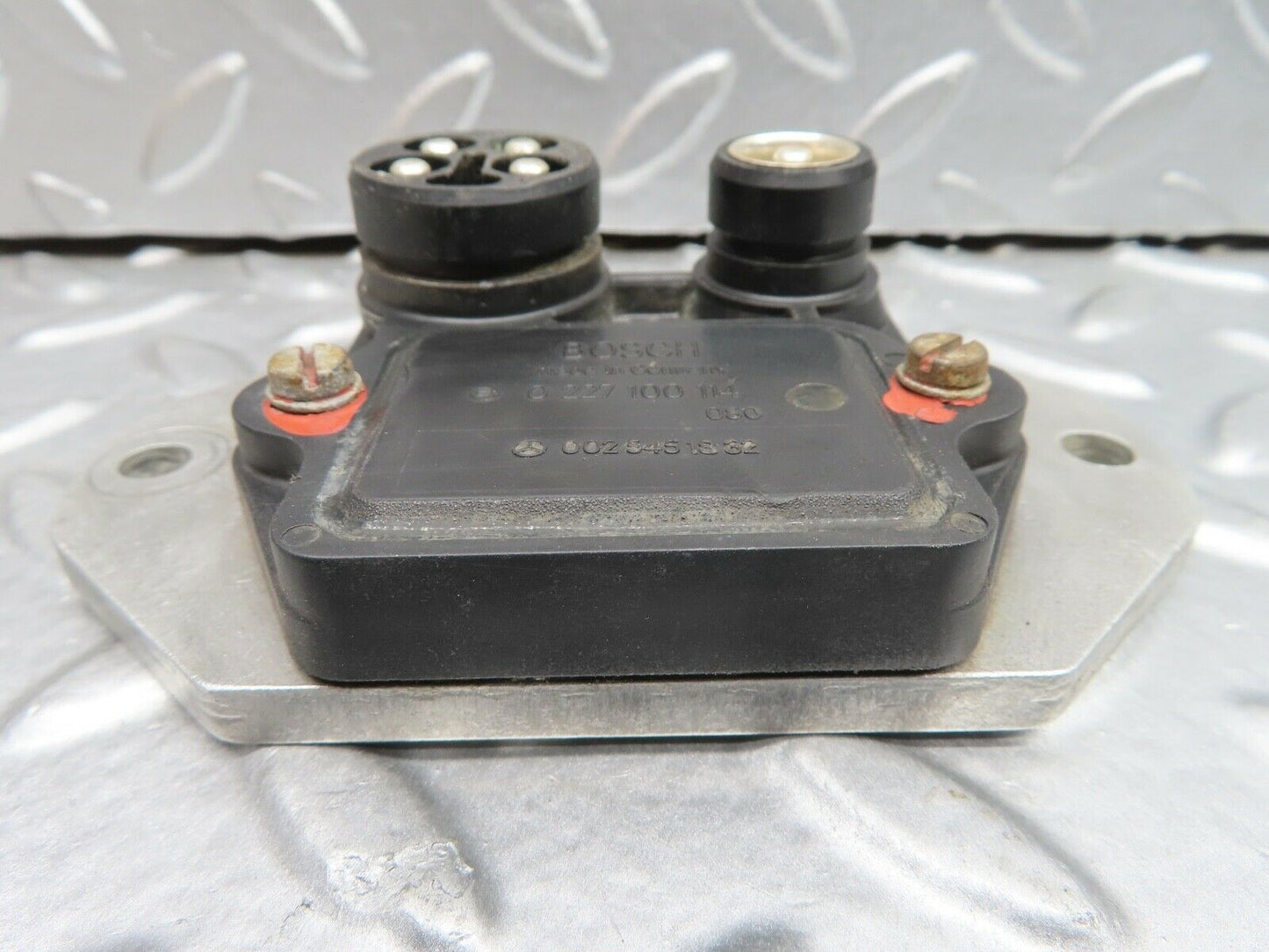 21090 Mercedes-Benz W123 230E Ignition Control Unit Bosch 0025451832