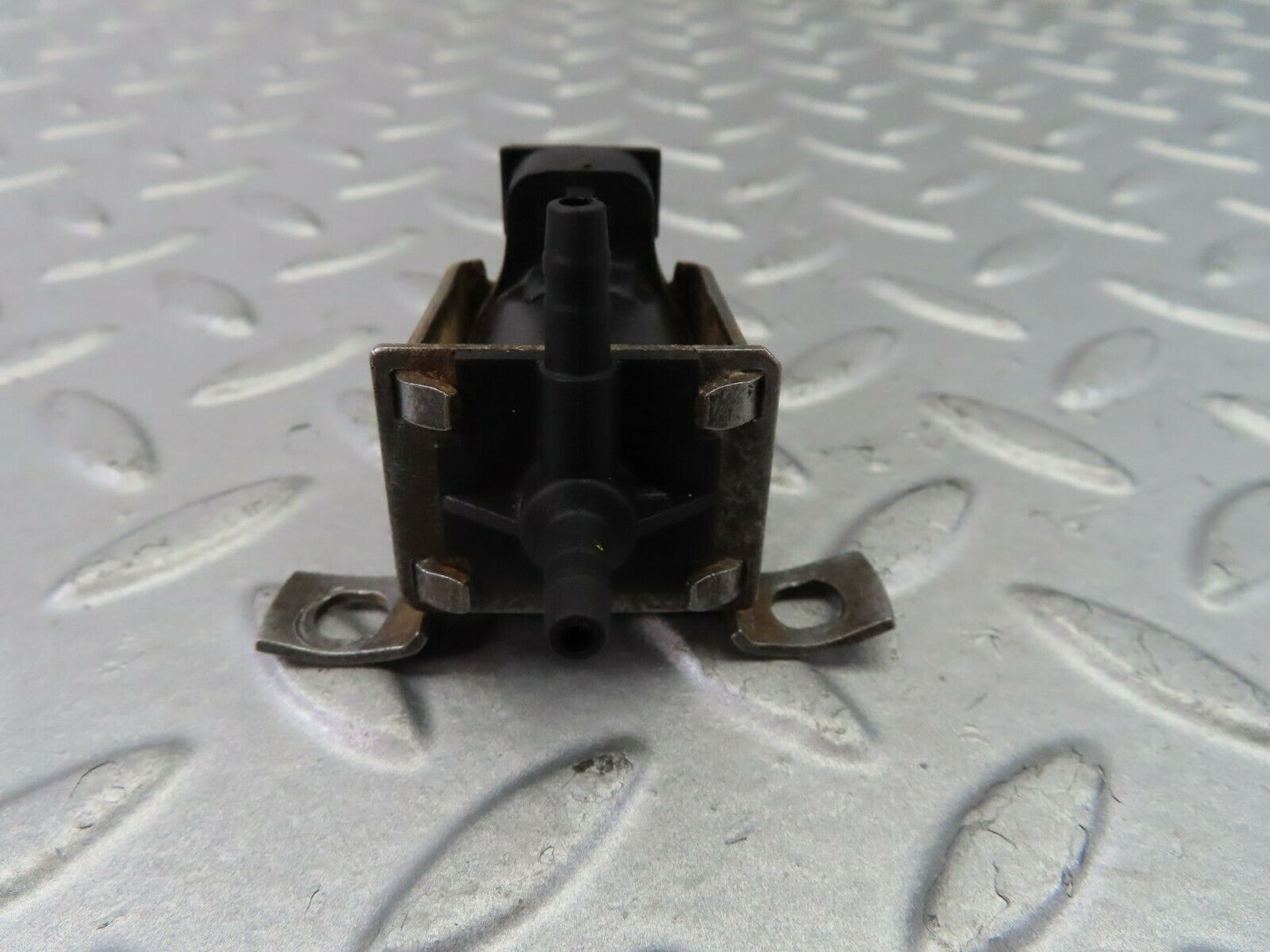 7747 Mercedes-Benz S123 230TE Wagon Vacuum Control Valve Pierburg 0015407097