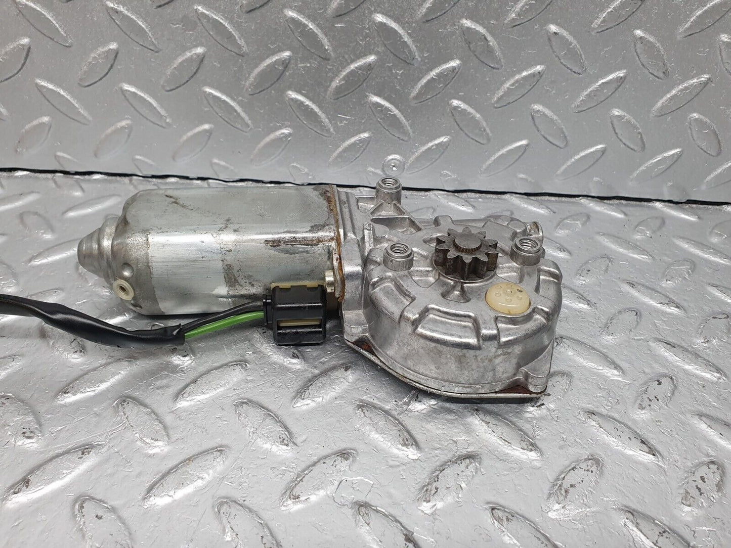 41003 Mercedes-Benz W126 300SE Rear Right Window Regulator Motor Bosch 0130821036