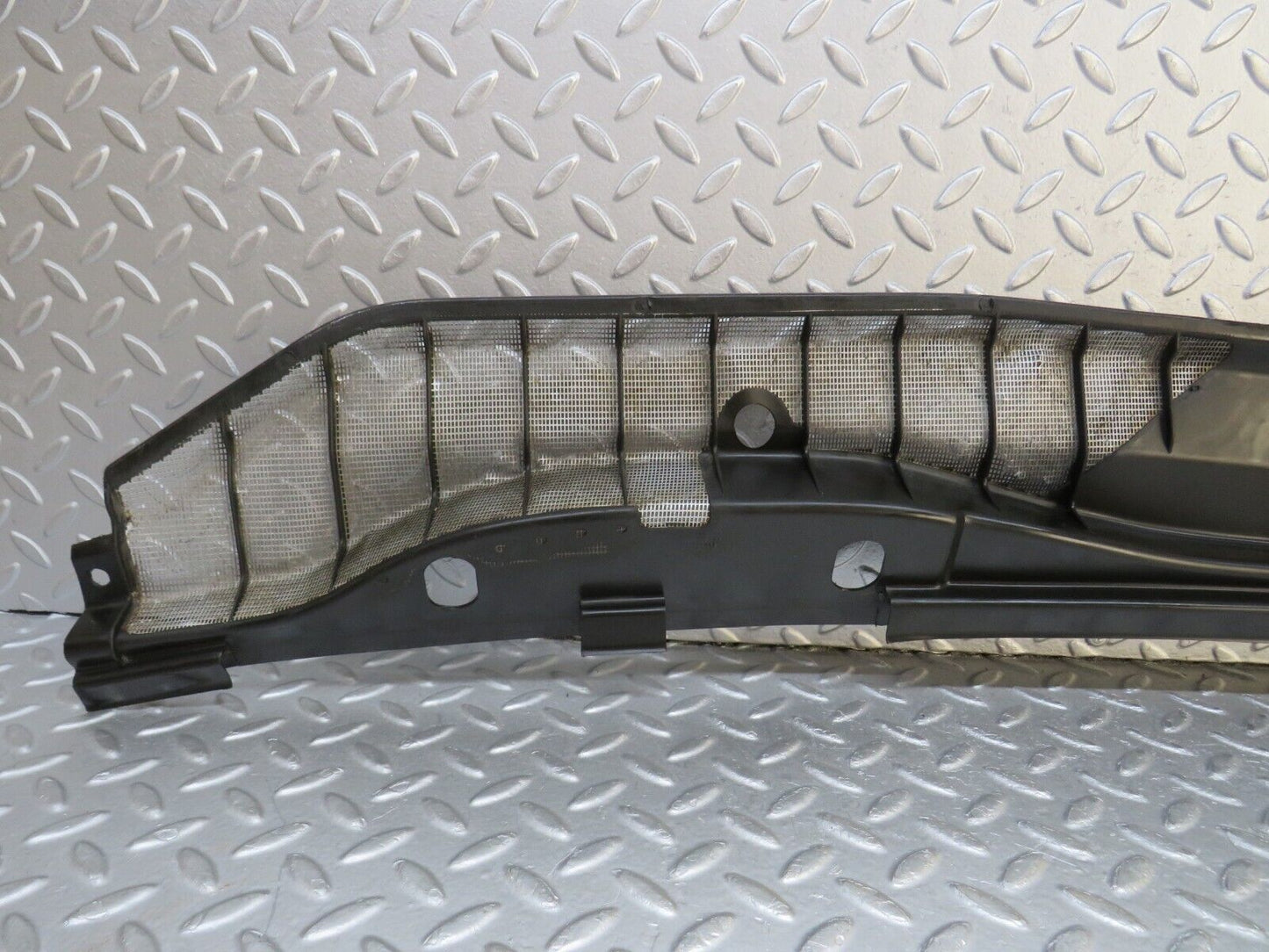 37031 Mercedes-Benz C126 420SEC Coupe Water Drain 1268300813 1268300713