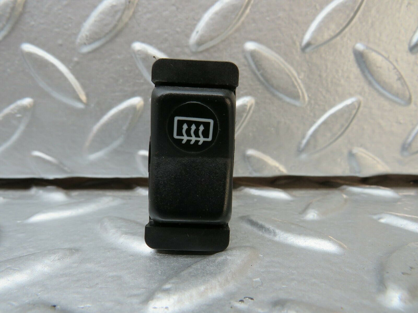 23979 Mercedes-Benz W123 280E Rear Windscreen Defroster Switch 0008206110