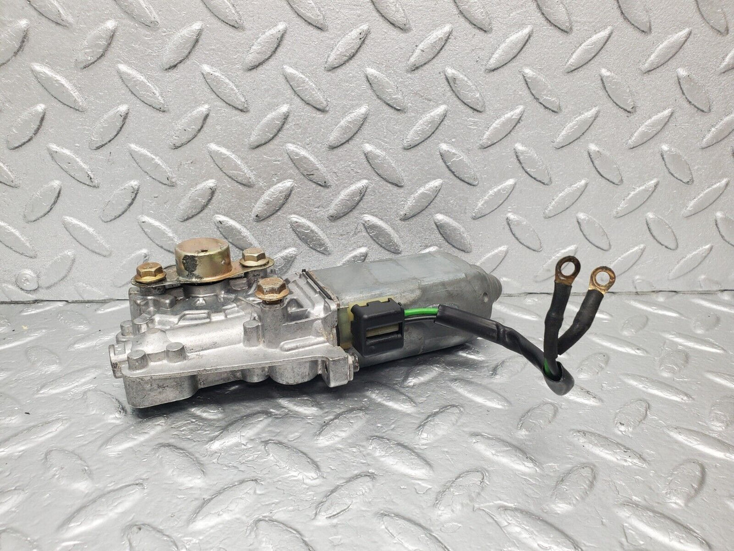 46137 Mercedes-Benz W124 Front Left Window Regulator Motor 0130821284