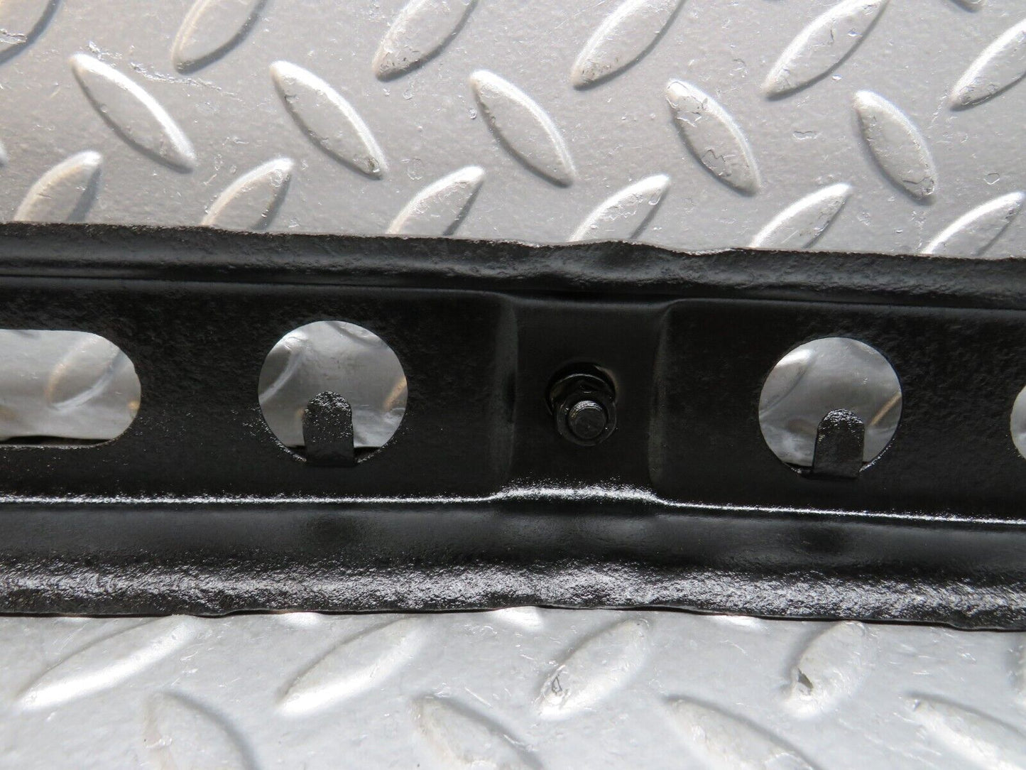 29637 Mercedes-Benz W123 230E Front Bumper Centre Bracket