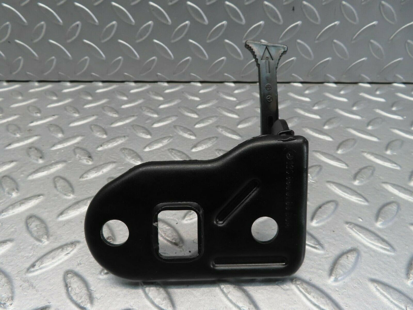 11555 Mercedes-Benz C123 230CE Coupe Bonnet Safety Latch