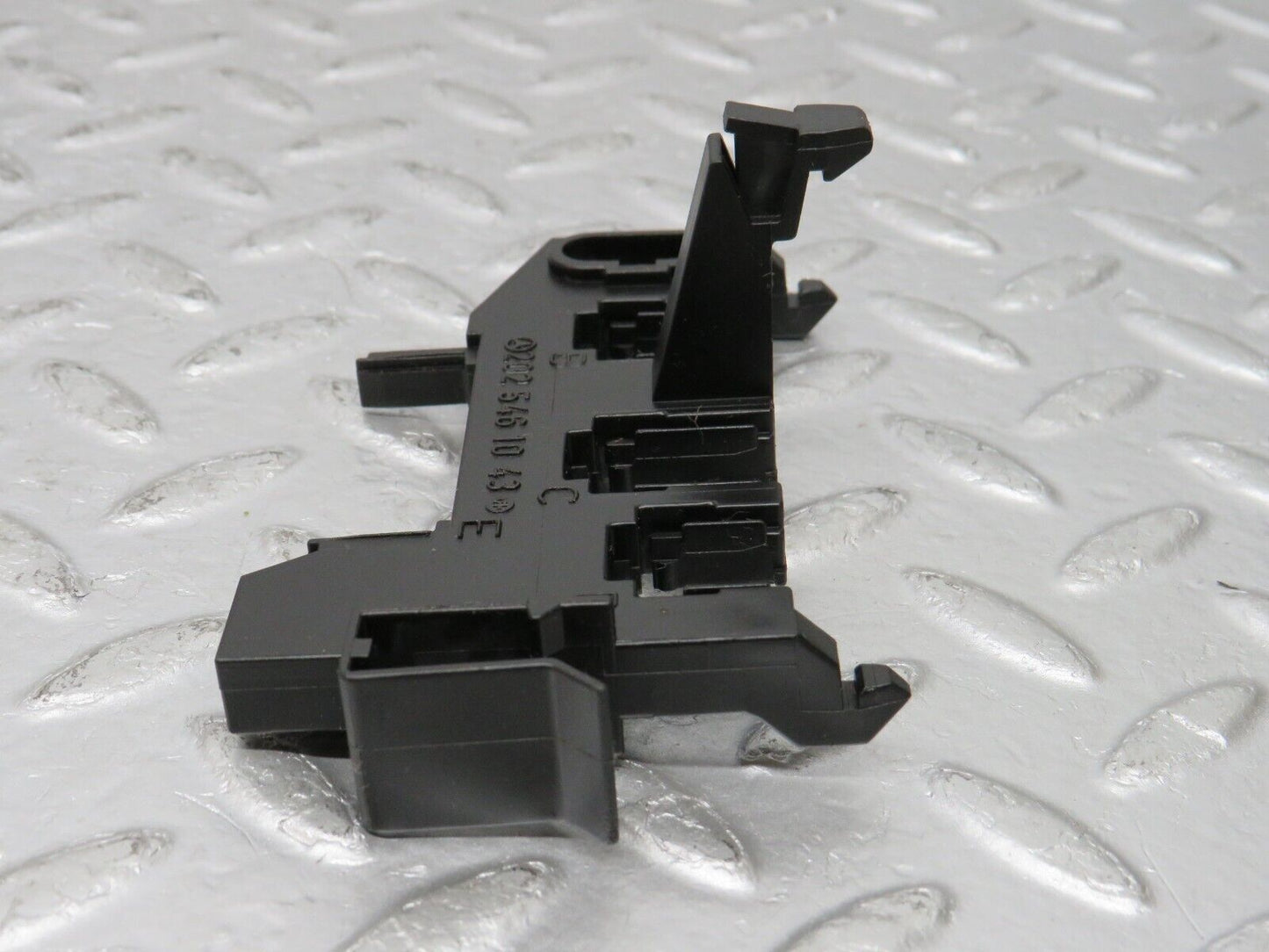 33479 Mercedes-Benz W202 C180 Steering Column Cable Bracket 2025461043