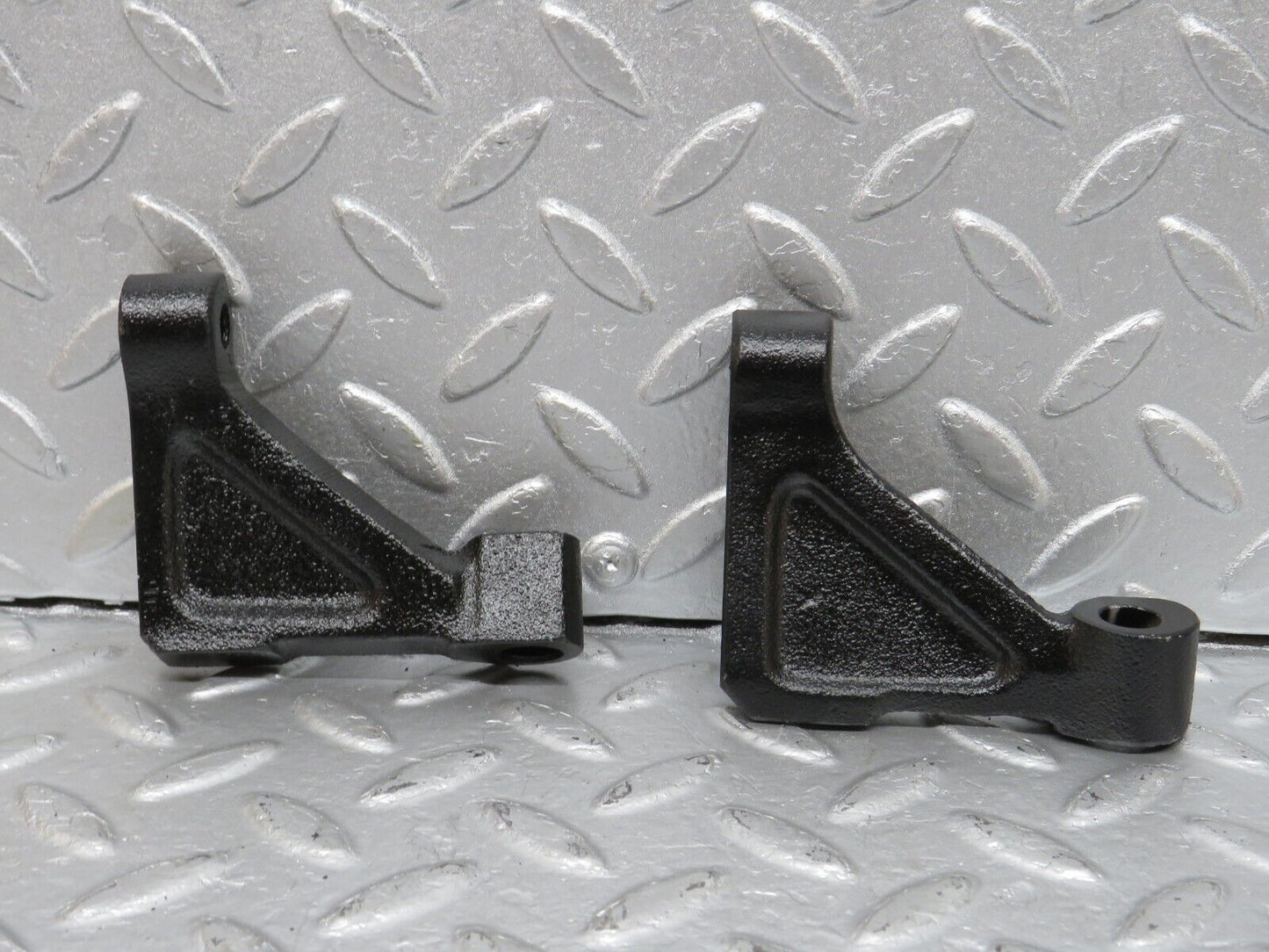 40092 Mercedes-Benz R107 350SL Engine Mount Bracket Pair 1160110995 1160110895