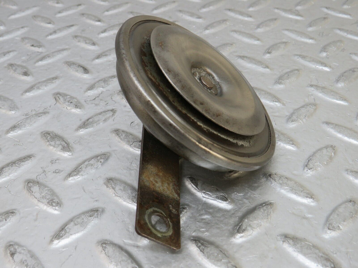 26900 Mercedes-Benz W123 240D Horn 0035424220