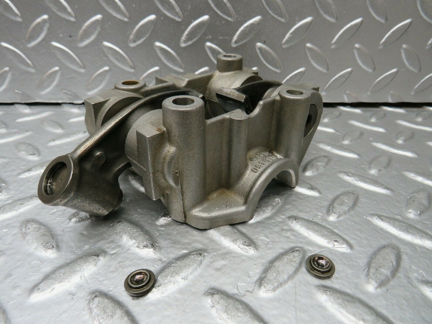 23072 Mercedes-Benz W201 190E Rocker Arms Camshaft Bearing Block 1020512110