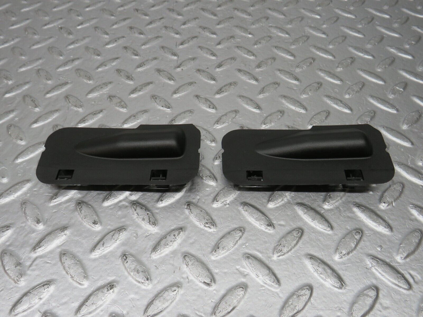 33457 Mercedes-Benz W202 C180 Windscreen Washer Nozzle Cover Trim 2028890025