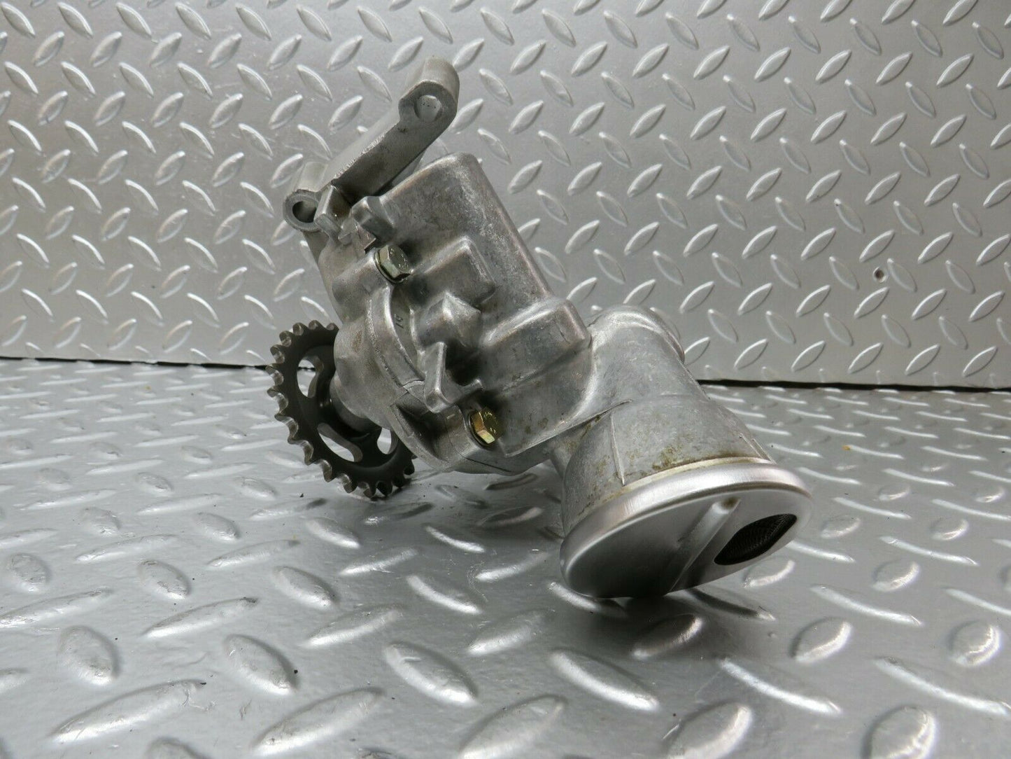 24359 Mercedes-Benz S124 220TE Wagon Oil Pump 1111810201