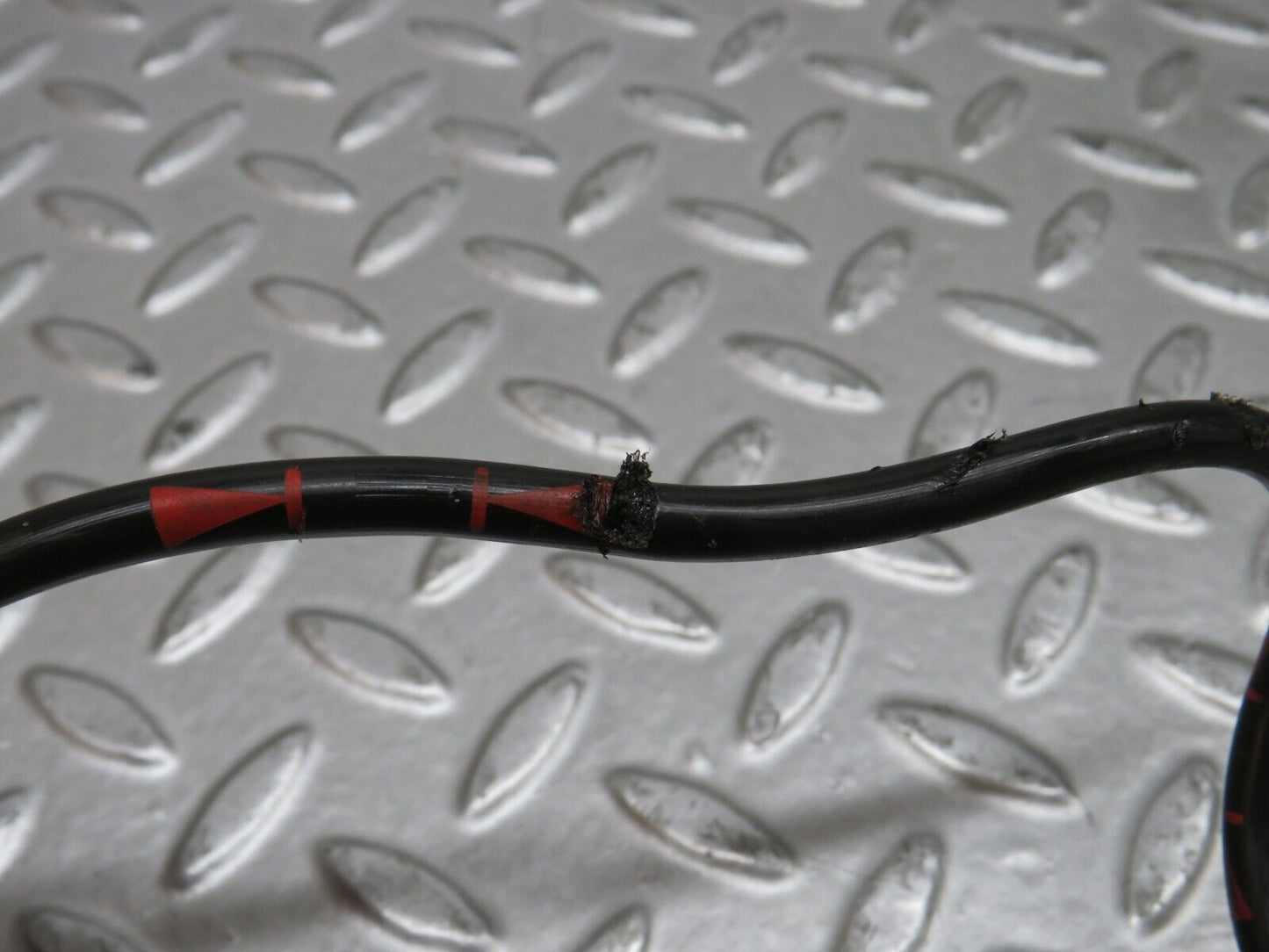29147 Mercedes-Benz C124 320CE Brake Pad Sensor Wire Right 1245435826 01954553